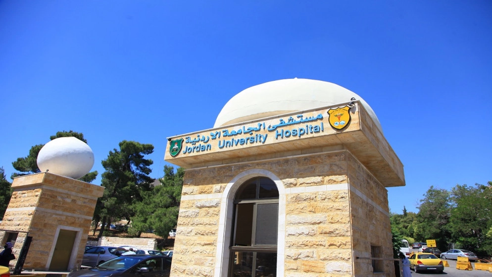 مستشفى الجامعة يشدد إجراءات دخول المرضى ومرافقيهم للوقاية من كوفيد-19