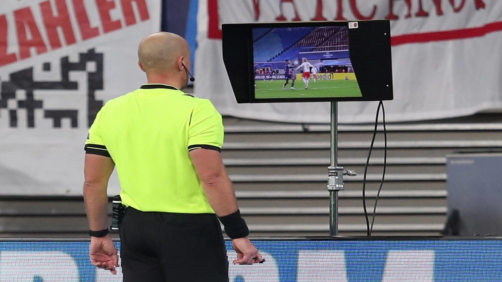 الاتحاد الأوروبي لكرة القدم يطلب من فيفا تعديلا في قاعدة لمسة اليد