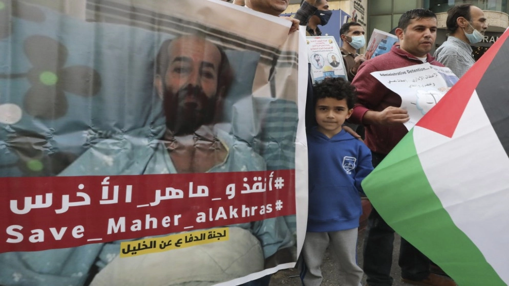 أسير فلسطيني يعلق إضرابه عن الطعام الذي استمر 103 أيام