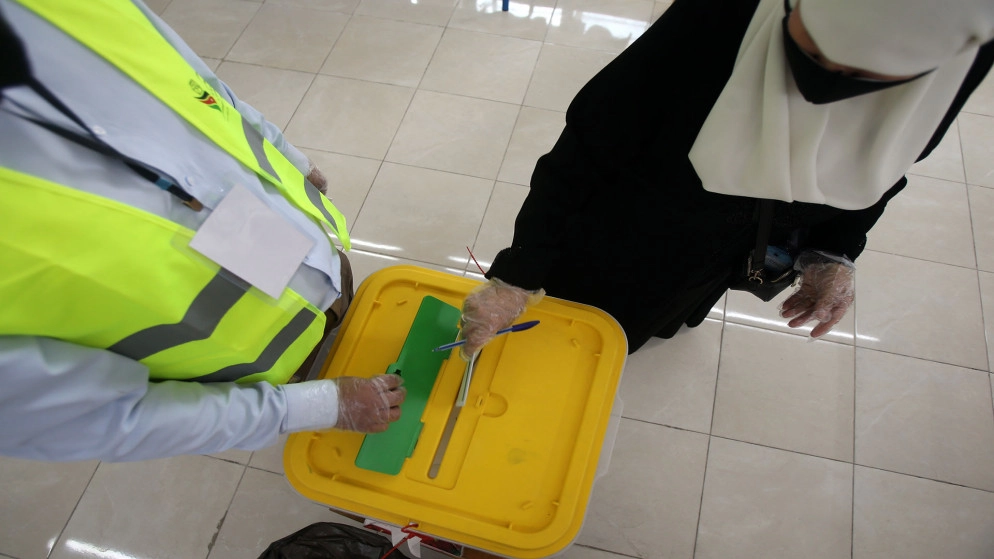 الهيئة المستقلة للانتخاب: مصابو كورونا "لن يصوتوا" في الانتخابات