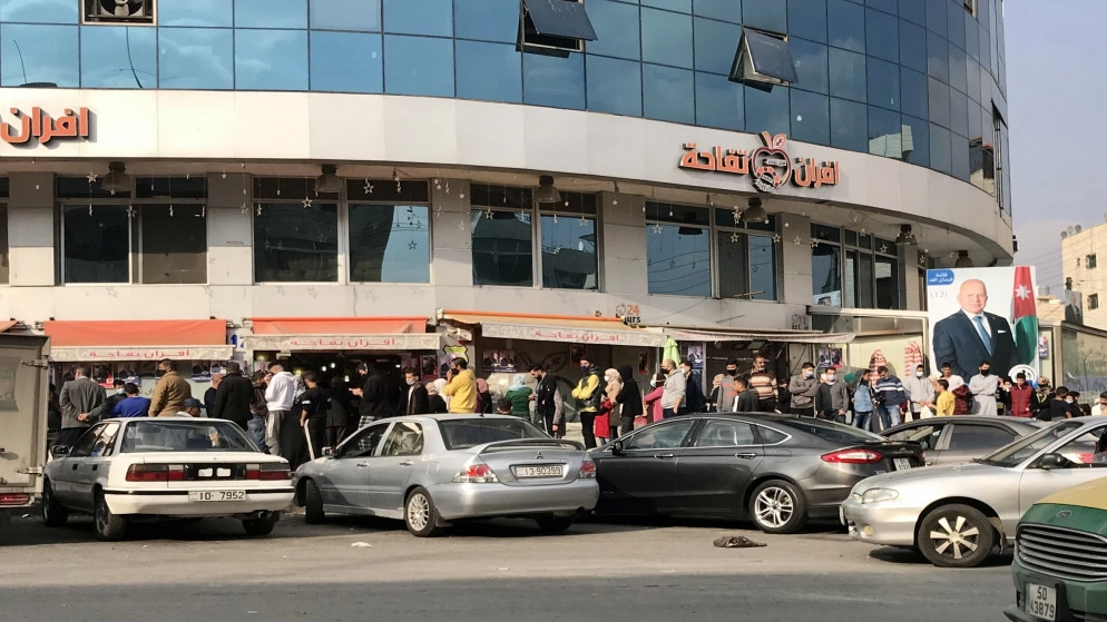 إقبال اعتيادي على المخابز ويتوقع أن يصل ذروته الثلاثاء