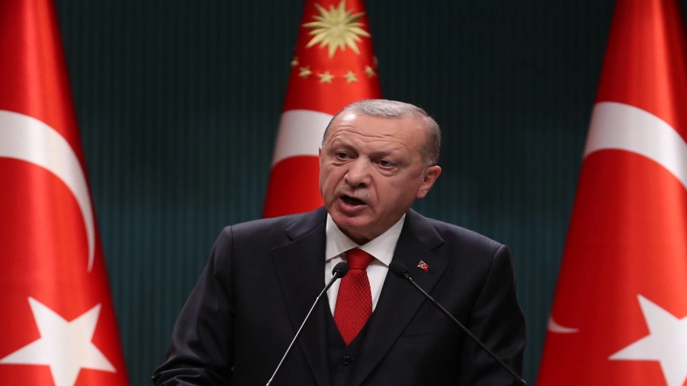 إردوغان يقبل استقالة صهره من منصب وزير المالية
