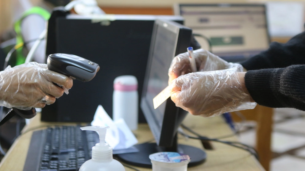 983 ألفا أدلوا بأصواتهم بعد 9 ساعات من فتح صناديق الاقتراع