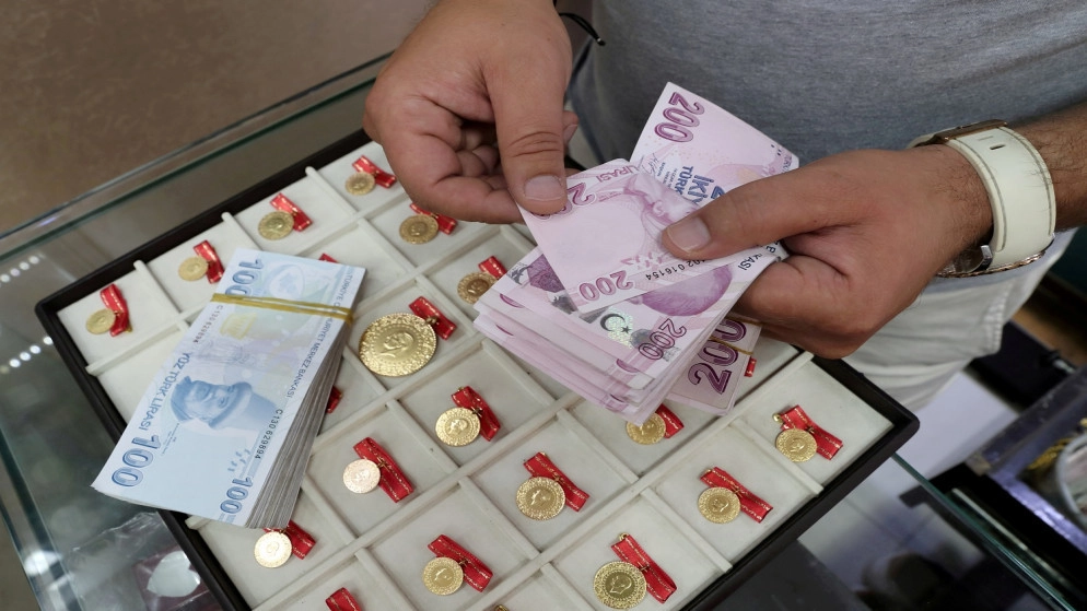 الليرة التركية تهبط بعد مكاسب الأسبوع الماضي