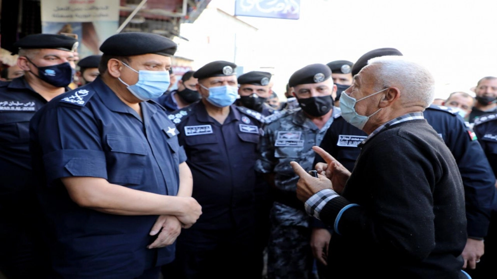 مدير الأمن العام يوجه رؤساء المراكز الأمنية إلى التواصل مع التجار والأفراد