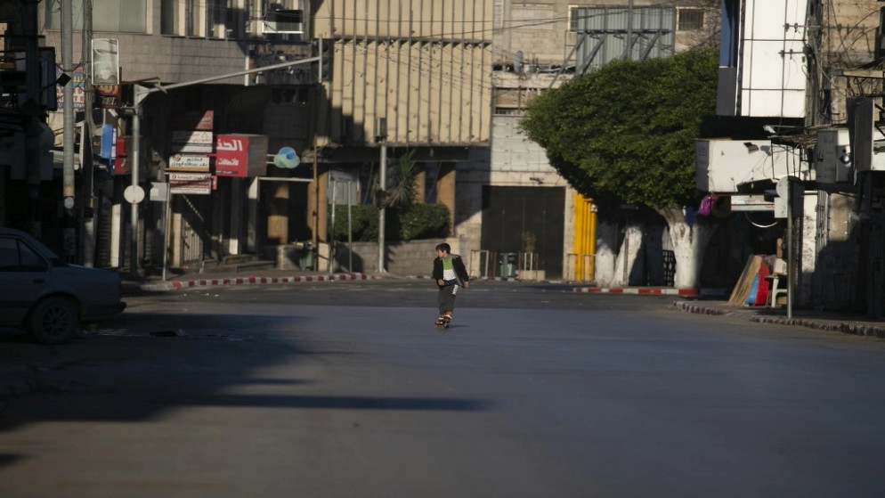 إغلاق شامل في مدن فلسطينية لـ 7 أيام منعا لانتشار الفيروس