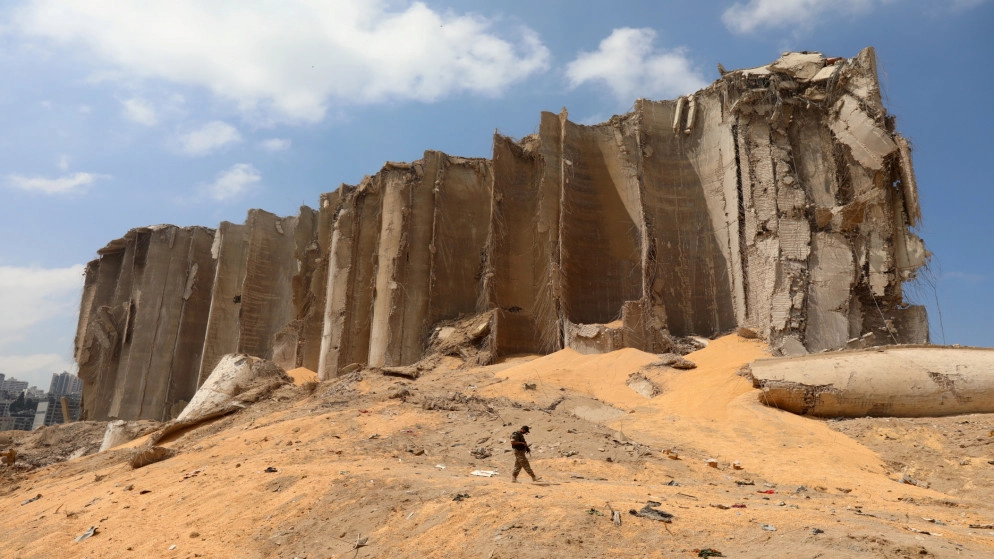التحقيق في انفجار المرفأ يدخل حقل ألغام سياسيا