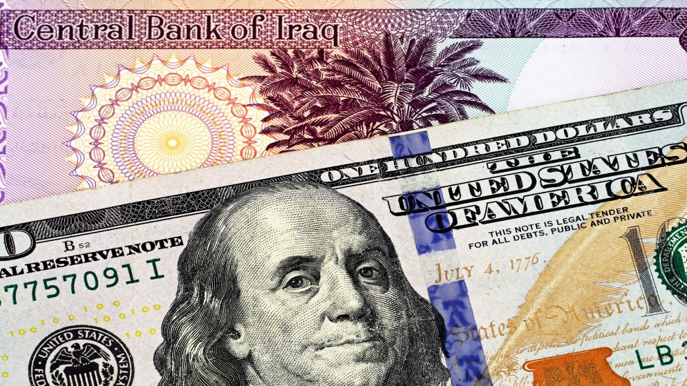 البنك المركزي العراقي يخفض قيمة الدينار أمام الدولار الأمريكي