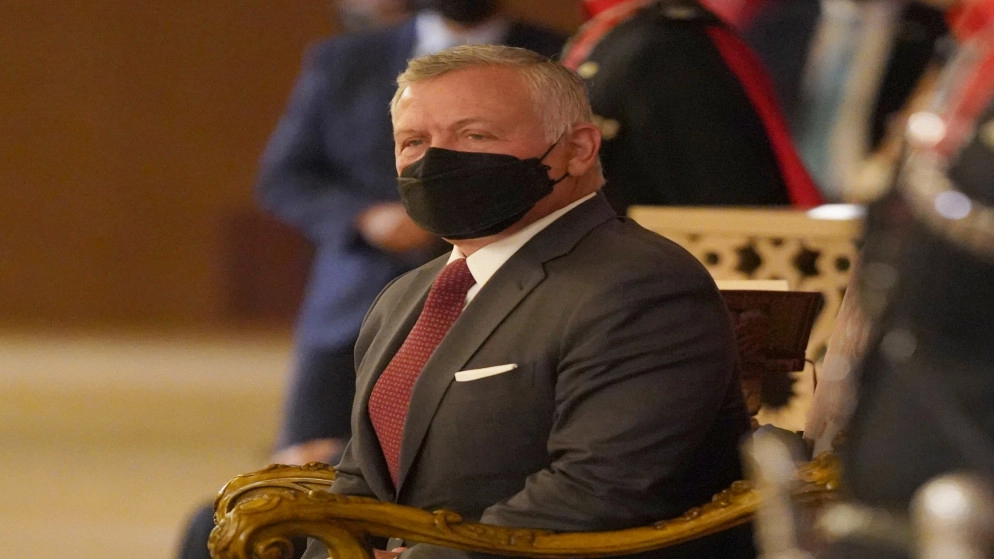 الملك يستمع إلى رد مجلس الأمة على خطاب العرش السامي
