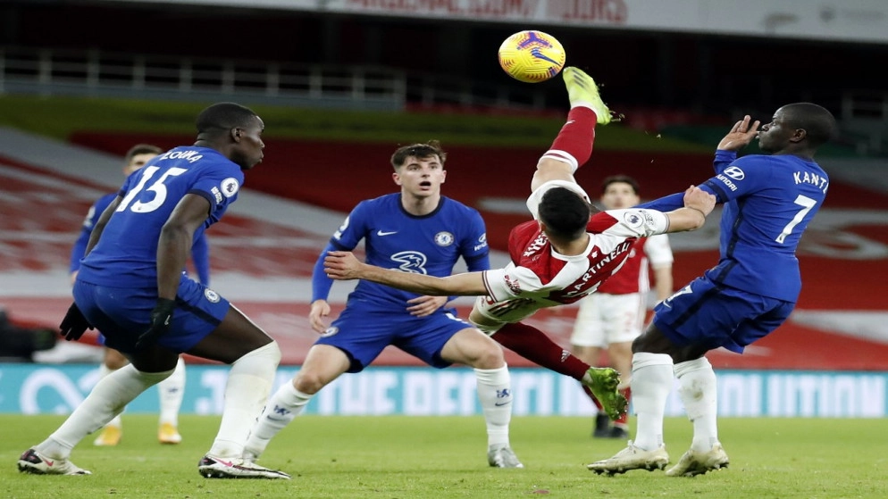 أرسنال المتعثر يقهر تشيلسي 3-1 في قمة لندن