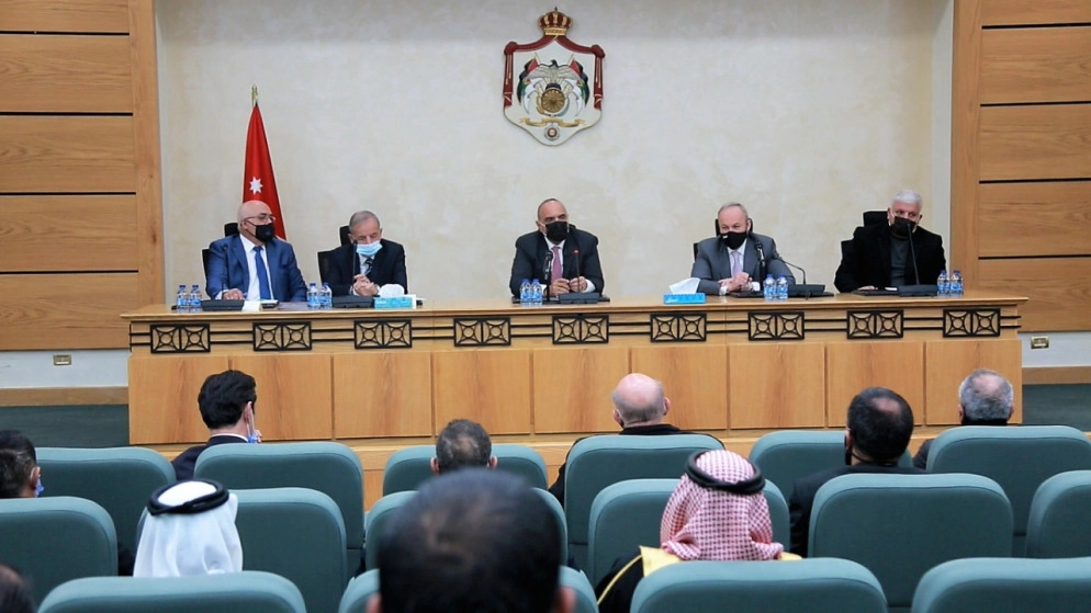الخصاونة: لقاح فايزر سيصل الشهر المقبل وهناك نحو 28 ألف جرعة شهريا
