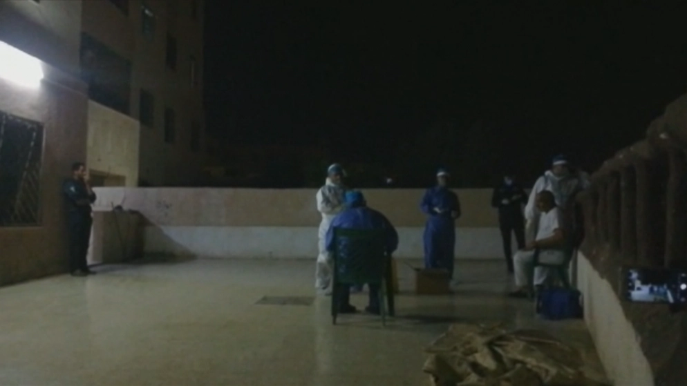 عزل بناية في الزرقاء بعد تسجيل إصابة بالفيروس