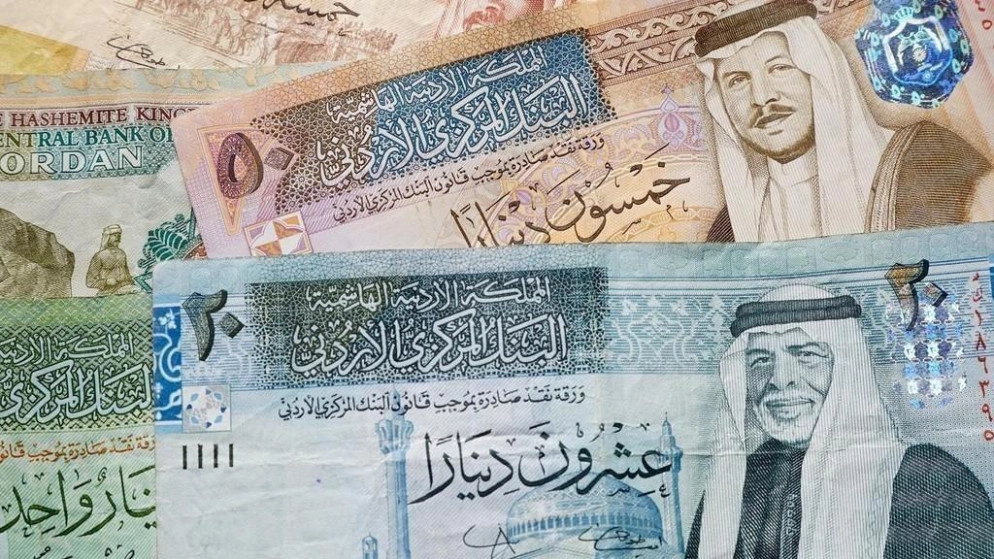بدء صرف رواتب موظفي القطاع العام والمتقاعدين
