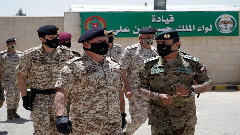 الملك يزور قيادة لواء الملك الحسين بن علي