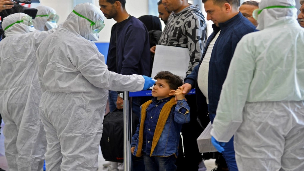 إيران تسجل أكثر من 2100 إصابة جديدة بالفيروس