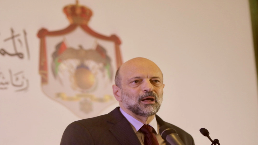 الرزاز: الحكومة "أخذت بغالبية" توصيات لجنة الأوبئة