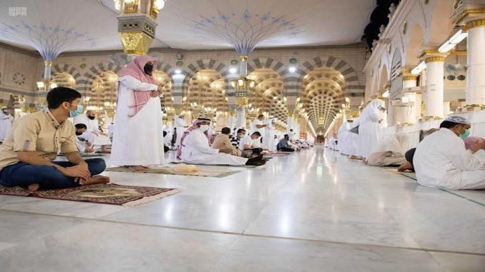 إعادة فتح المسجد النبوي أمام المصلين في السعودية