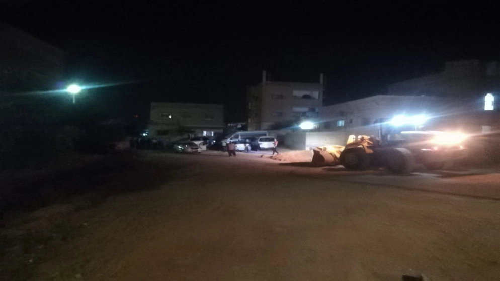 رفع العزل عن حي الإسكان وبناية مدينة الشرق بالزرقاء