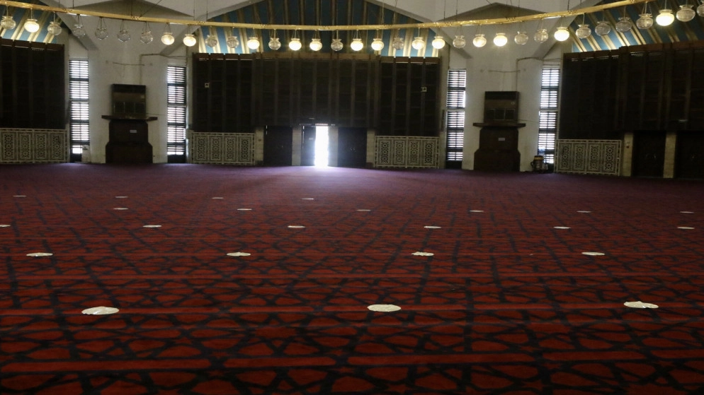 السماح بالتوجه لصلاة الجمعة سيرا على الأقدام خلال حظر شامل