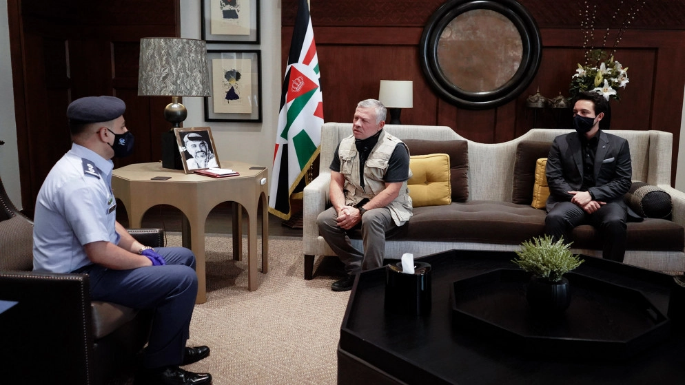 الملك يُشيد بنيل ضابط المركز 1 في دورة عسكرية متخصصة