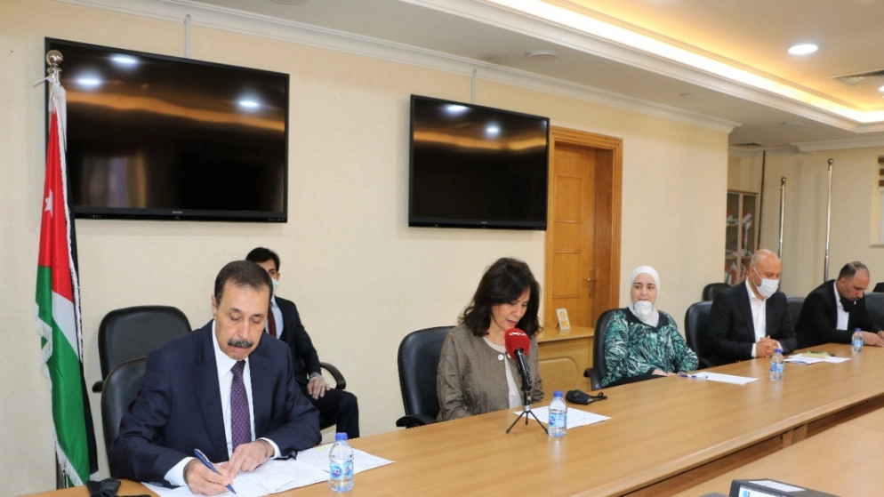 تزويد 134 مدرسة بالطاقة المتجددة ووسائل ترشيد الطاقة