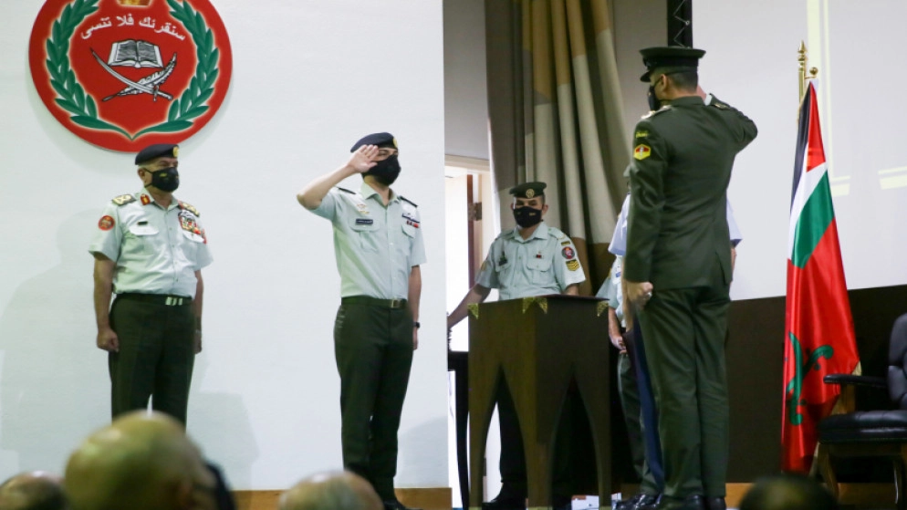 ولي العهد يرعى حفل تخريج دورة القيادة والأركان مندوباً عن الملك