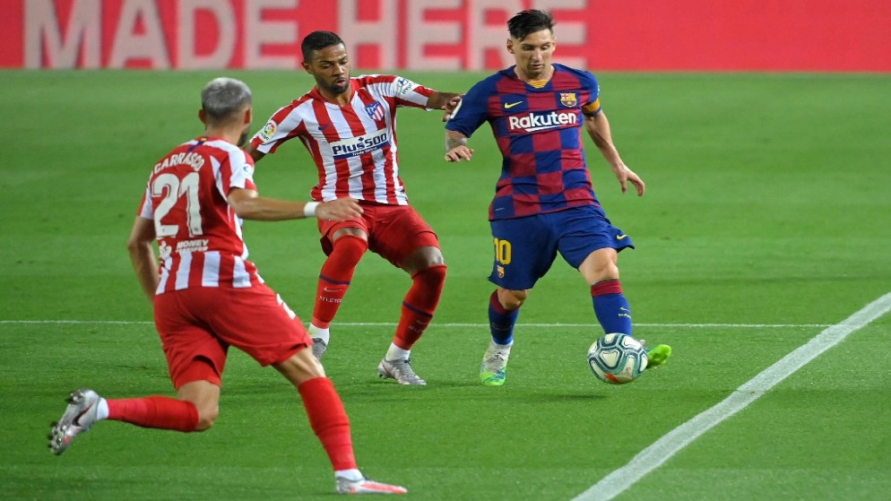 برشلونة يهدر تقدمه مرتين أمام أتلتيكو مدريد ويتابع نزيف النقاط