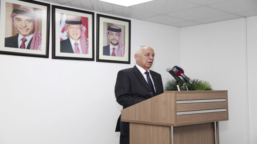 رئيس الديوان الملكي يسلّم 30 إماماً وواعظاً المكرمة الملكية للمقبلين على الزواج