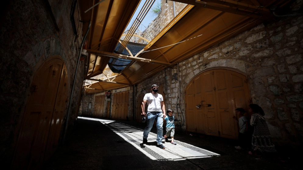 دول أعادت فرض حجر جزئي لاحتواء الفيروس