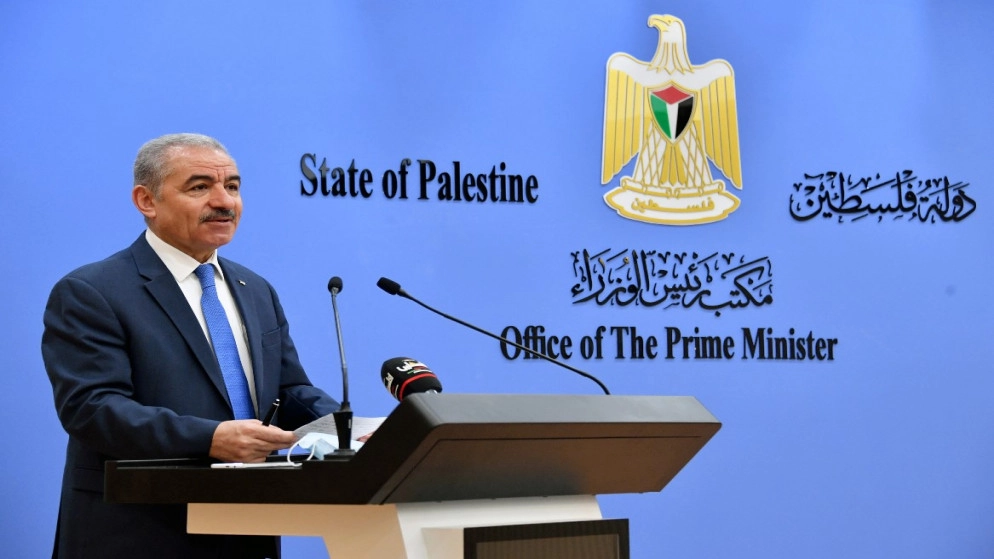 رئيس الوزراء الفلسطيني يطالب إسرائيل بإغلاق المعابر لمنع انتشار الفيروس
