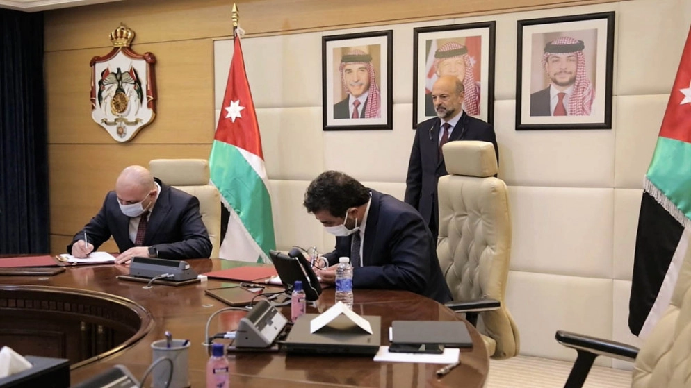 توقيع اتفاقيتين لمشروعي خفض الفاقد من المياه وشبكة الألياف الضوئية