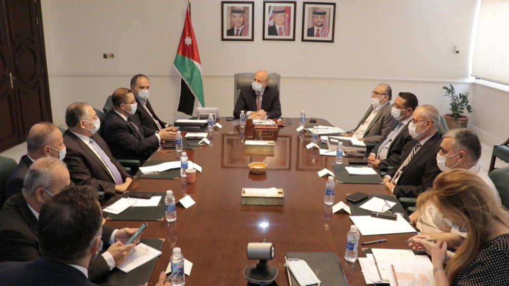 الرزاز يؤكد أهمية مضاعفة الجهود للحفاظ على المال العام