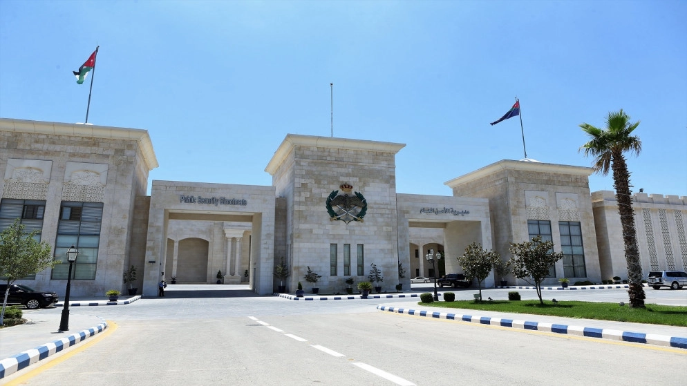 ضبط شخص سلب مبلغا ماليا من صيدلية وآخر بسرقة مركبة