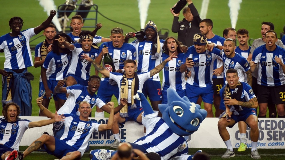 بورتو يحرز لقب الدوري بفوزه 2-0 على سبورتنج
