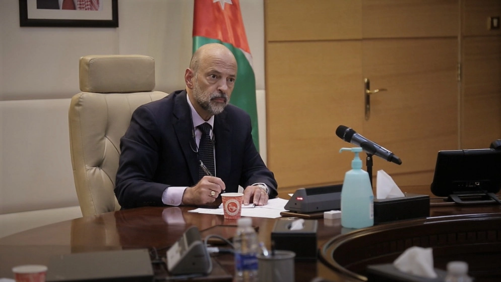 الرزاز: الأولوية لعودة الأردنيين من الخارج