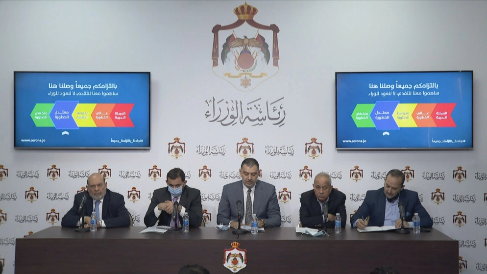 بلاغ يجيز تخفيض أجر العامل 20% في قطاعات متضررة