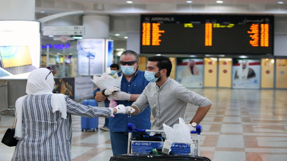 الكويت تحظر رحلات جوية إلى عدة دول بسبب الفيروس