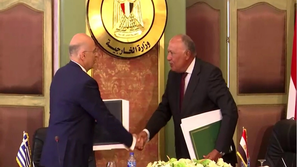 مصر واليونان توقعان اتفاقا حول حدودهما البحرية في شرقي المتوسط
