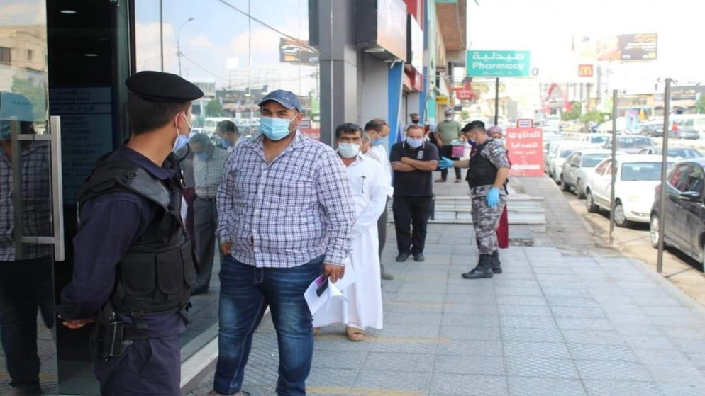 بدء الانتشار الأمني في الأسواق والمنشآت تنفيذا لأمر الدفاع 11