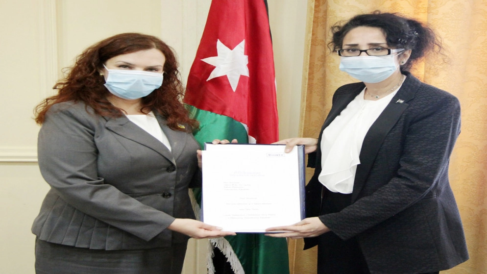 وزارة الخارجية تتسلم نسخة من أوراق اعتماد السفيرة الأوكرانية