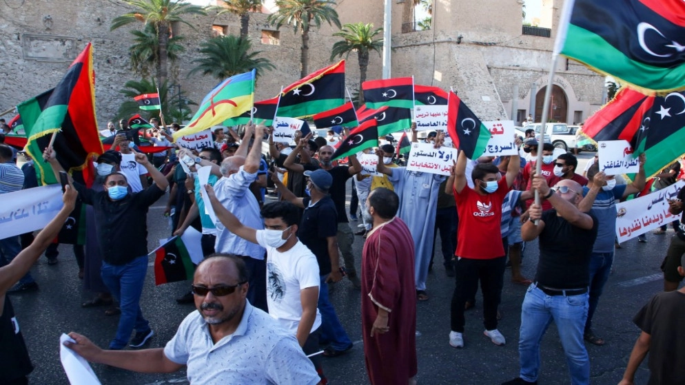 حكومة الوفاق تحذر بعد إطلاق النار على متظاهرين في طرابلس