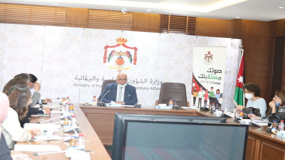 وزير الشؤون السياسية يدعو إلى الثقة بالمرأة للوصول لصنع القرار