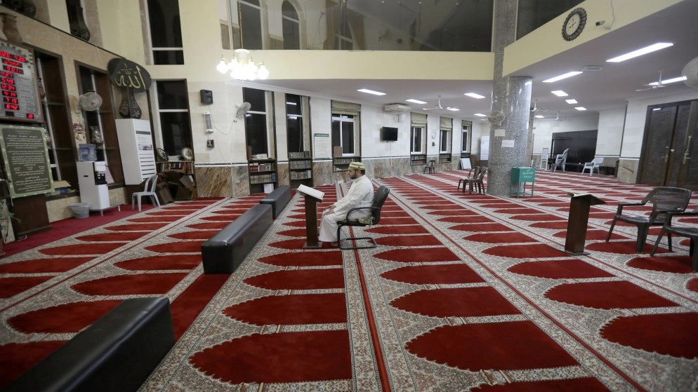 إغلاق المساجد الجمعة المقبلة في عمّان والزرقاء جراء الحظر الشامل