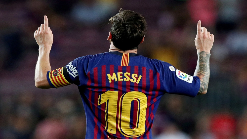 ميسي باقٍ مع برشلونة