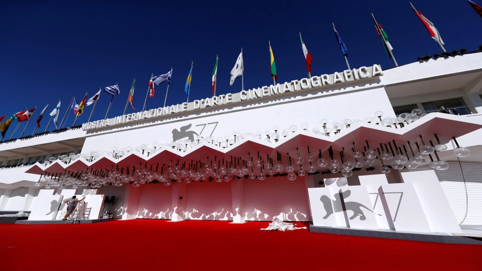 مهرجان البندقية يتوج فعالياته بمنح جائزة الأسد الذهبي