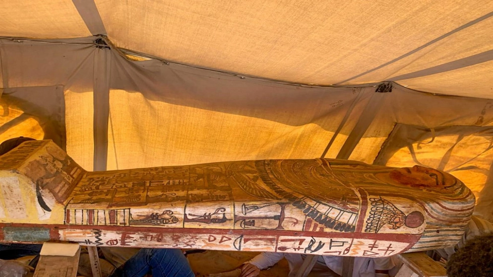 مصر تعلن كشفا أثريا جديدا يضم 14 تابوتا مغلقا قرب أهرامات الجيزة