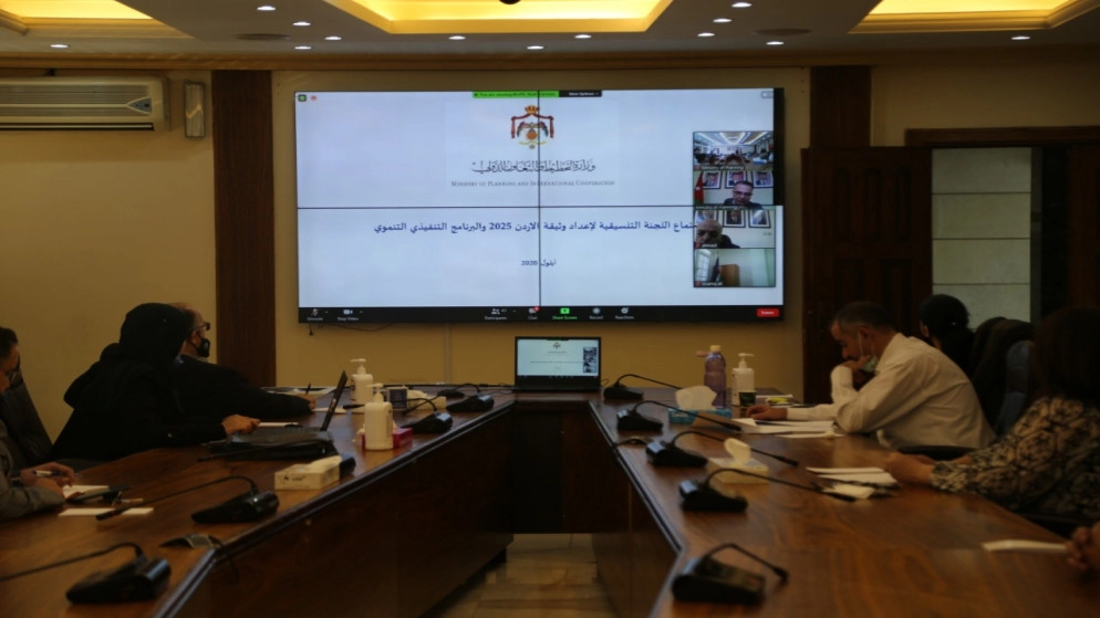 الحكومة بصدد إعداد خطة وطنية تنموية شاملة