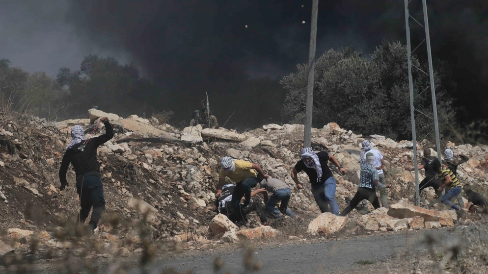 إصابة 7 فلسطينيين واختناق العشرات في مسيرة أسبوعية