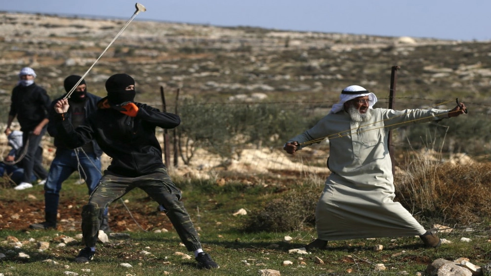 إصابة فلسطيني بشلل رباعي بعد إصابته برصاص قوات الاحتلال الإسرائيلي