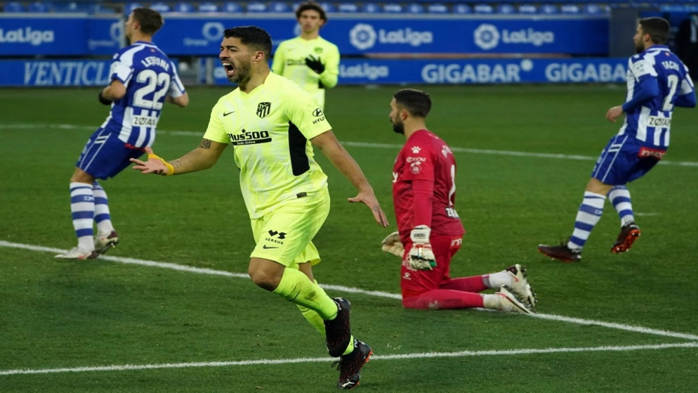 سواريز يعيد أتلتيكو مدريد إلى الصدارة وفوز بشق الأنفس لبرشلونة